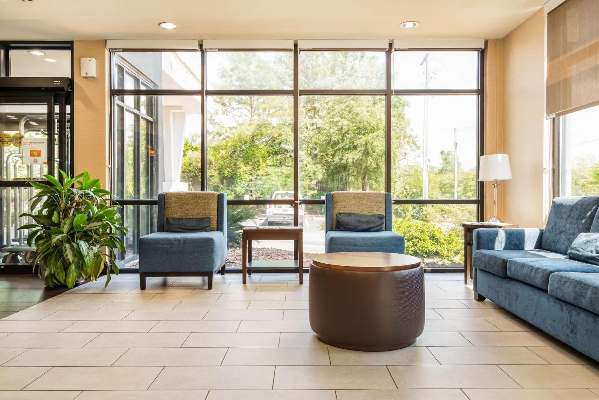 Comfort Suites Columbia Northeast - Fort Jackson Exterior foto
