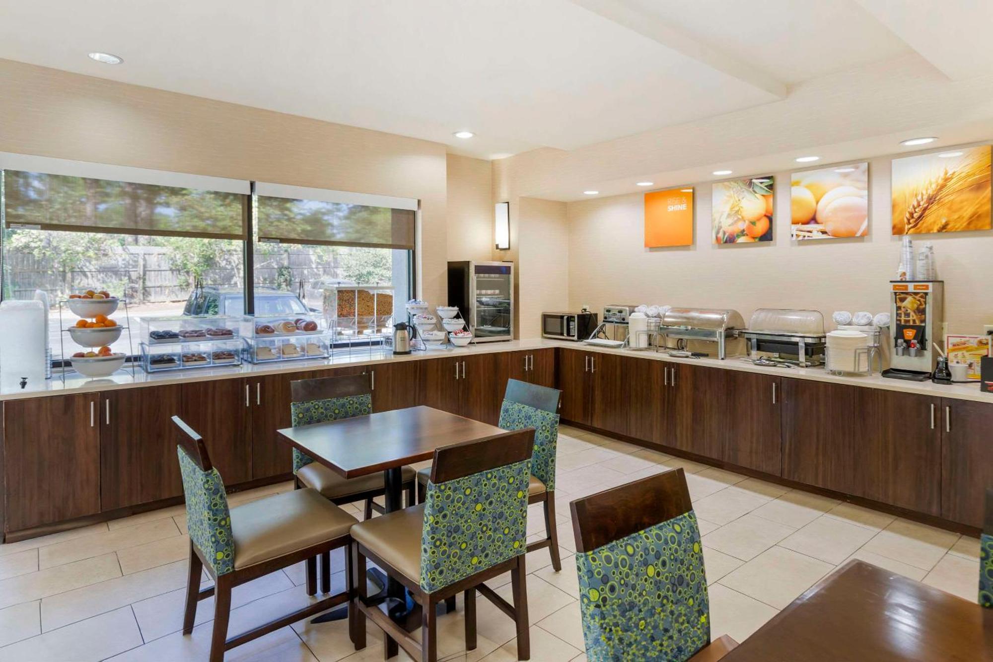 Comfort Suites Columbia Northeast - Fort Jackson Exterior foto